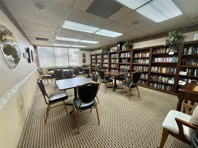 Building Photo - 4725 Lucerne Lakes Blvd E