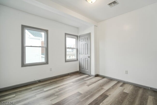 Building Photo - 143 Valley Rd