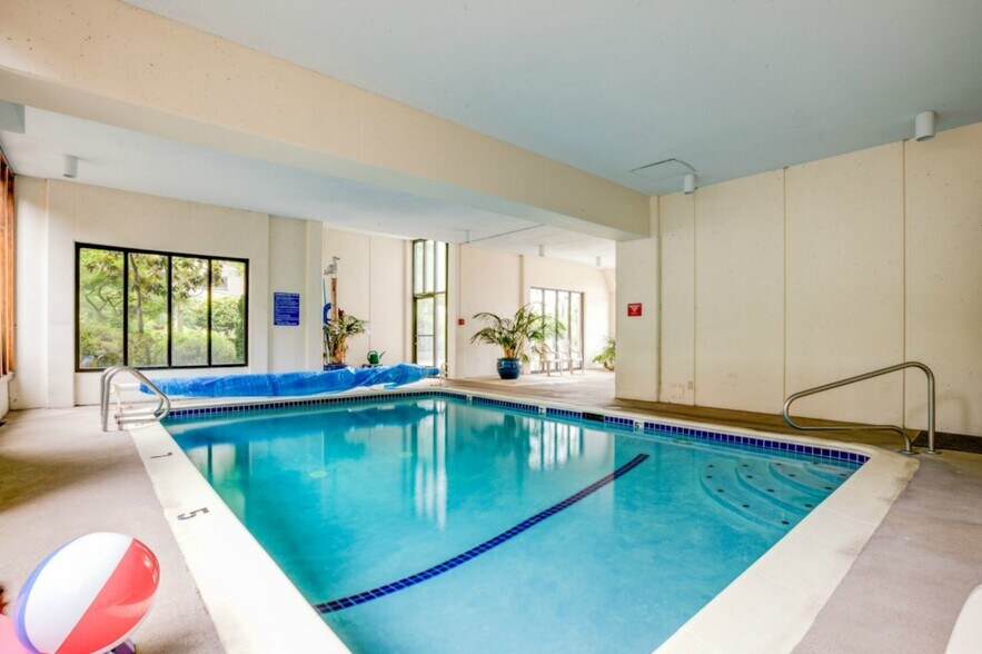 Indoor Pool & Sauna - 601 Belmont Ave E