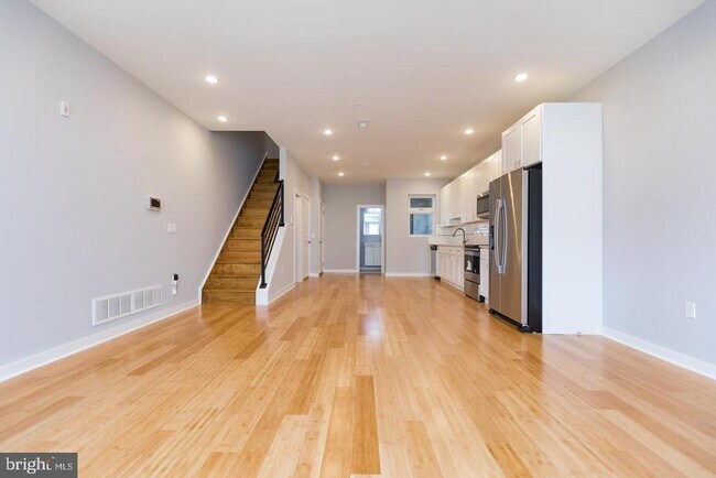 Building Photo - 2230 Frankford Ave