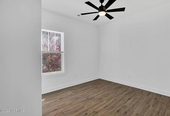 Building Photo - 455 Belvedere Dr