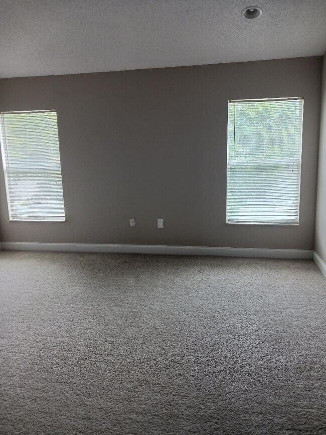 Building Photo - 2012 Fern Ridge Ct
