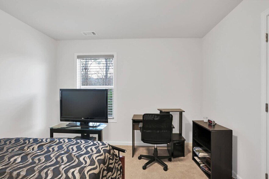 Building Photo - 5512 Cascade Run