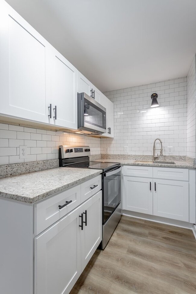 Building Photo - Renovated modern 1 bedroom, 1-bathroom apa...
