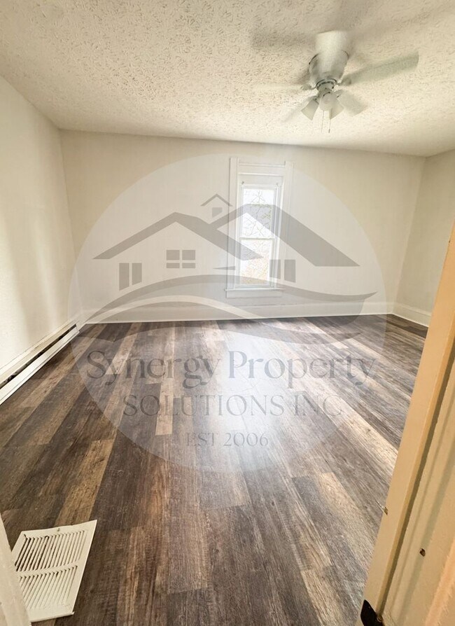 Building Photo - Lamberton Ave 21