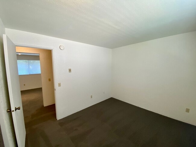 Building Photo - BF1211