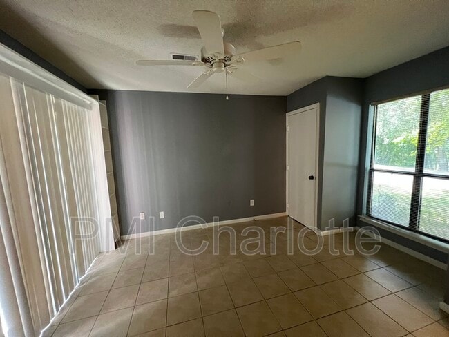 Building Photo - 8087 Charter Oak Ln