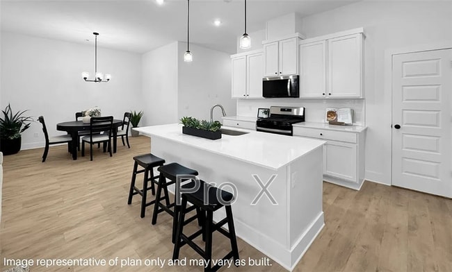 Building Photo - 2431 Longfellow Dr