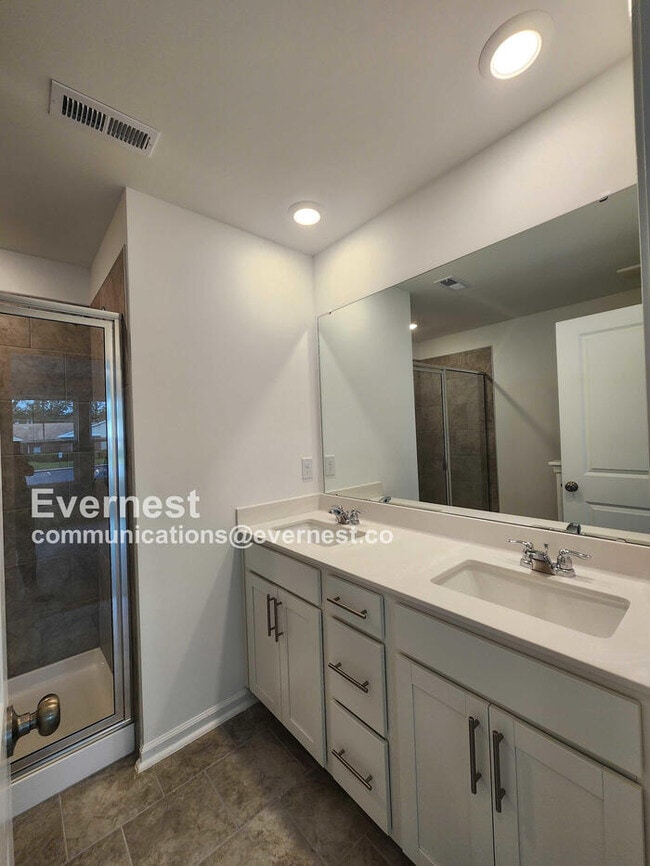 Building Photo - 1540 Crescent Townes Wy