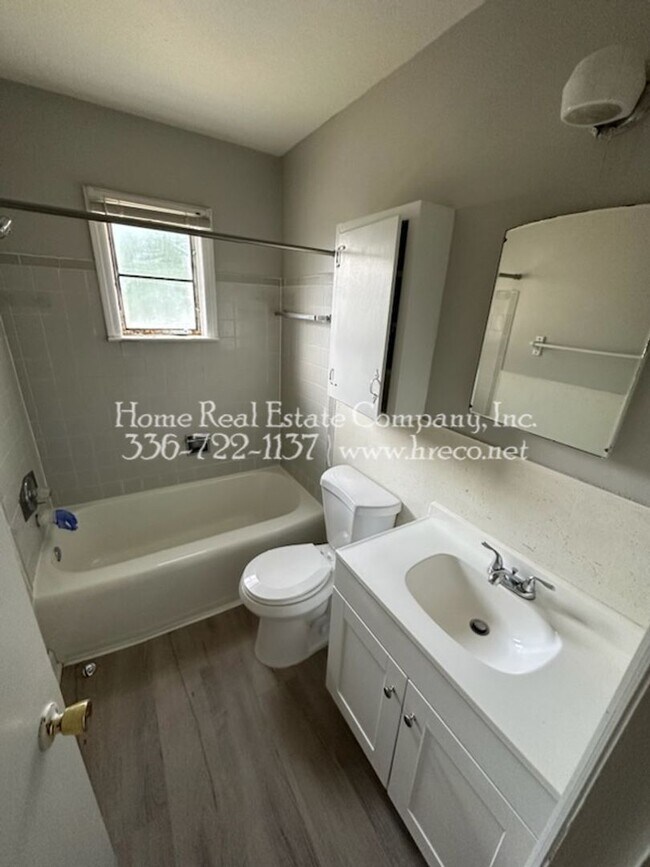 Building Photo - 1615 W Northwest Blvd