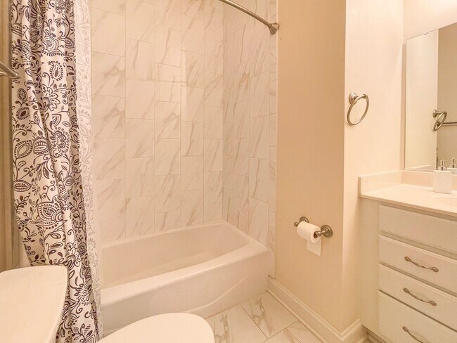 Building Photo - 6883 Birmingham Dr