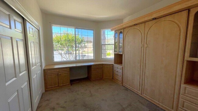 Building Photo - Martinez Beautiful 4 bedroom 3 bath home! ...