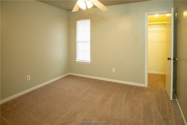 Building Photo - 1801 Woodsman Dr