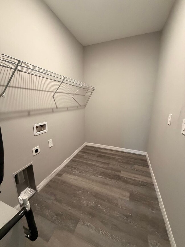 Building Photo - 1156 Melville Rd