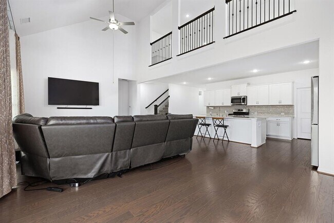 Building Photo - 120 Lenera Dr