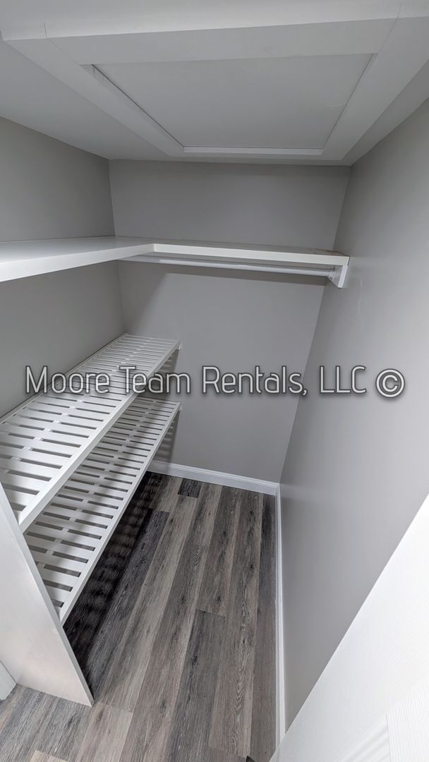 Building Photo - 906 White Pine Dr