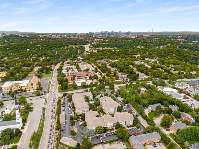 Building Photo - Beautiful One Bed One Bath Green Hills Condo