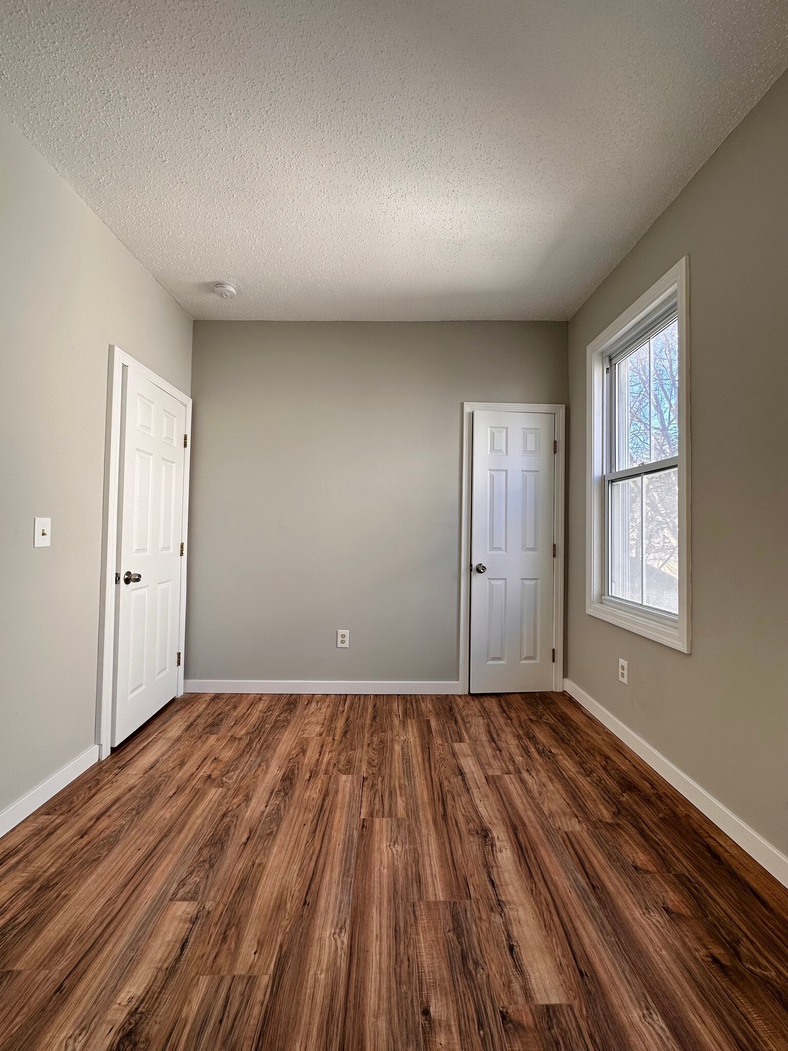 Building Photo - 19 Thompson St