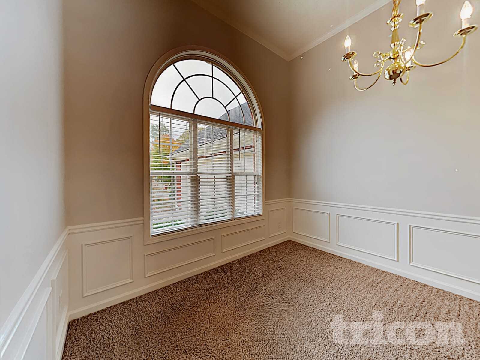 Building Photo - 640 James Ridge Dr