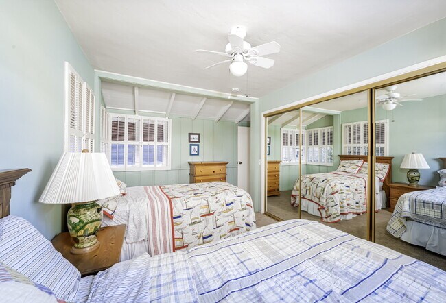Building Photo - "Charming 4-Bedroom Classic Cottage & Cozy Fireplace in heart of Balboa