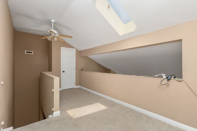 Building Photo - Spacious 2 Bedroom with Loft!