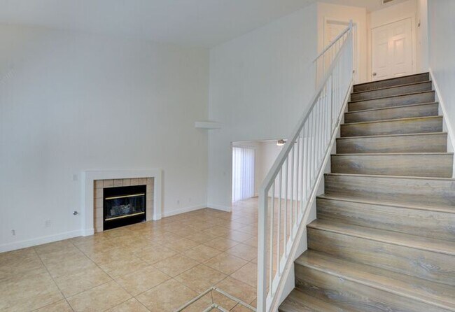 Building Photo - Renovated and Modern. This fantastic 2br in a gated community in Silverado Ranch has all the amen...