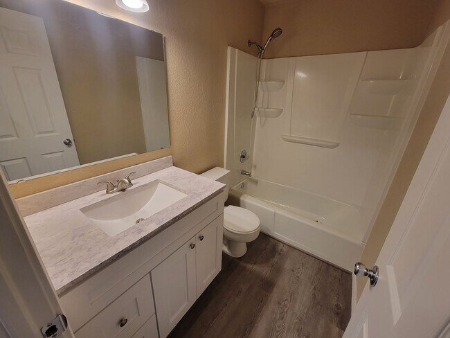 Building Photo - 2975 Aladdin Dr