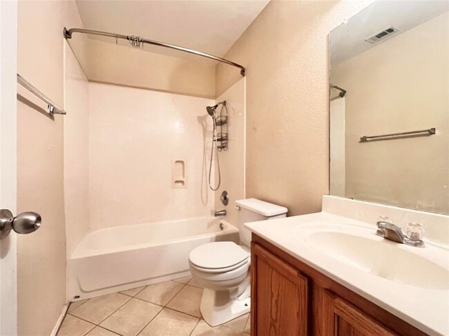 Building Photo - 222 Mossy Rock Dr