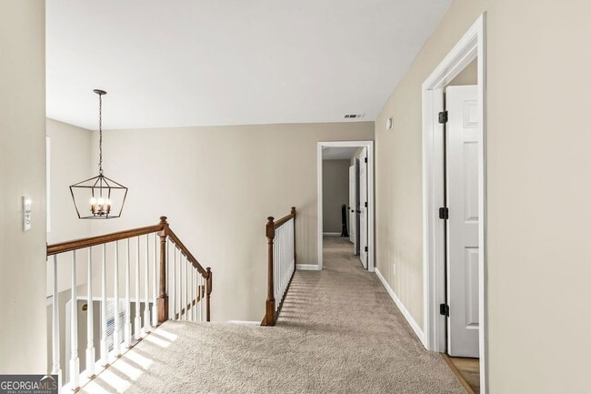 Building Photo - 552 Magnolia Dr