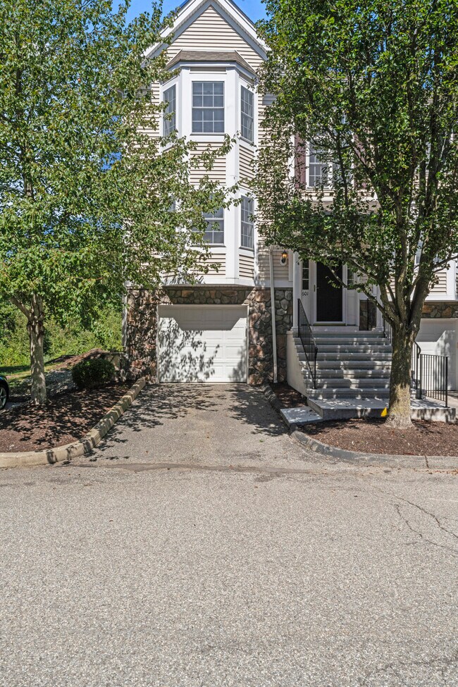 Building Photo - 601 Larson Dr
