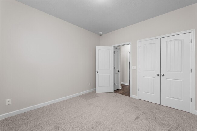 Building Photo - 827 Montclair Pt