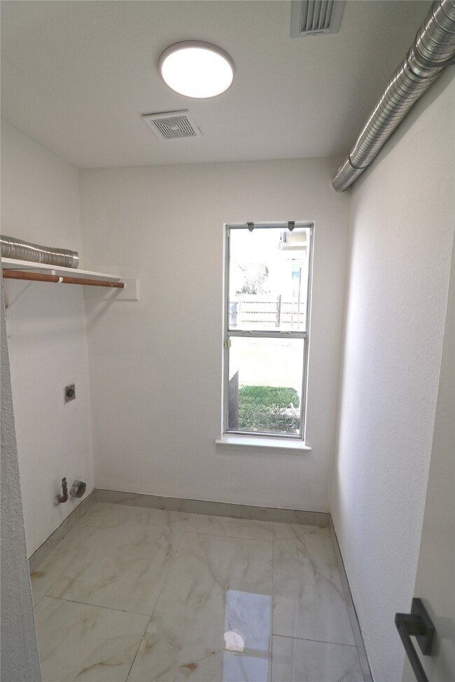 Building Photo - 9611 Rads Point