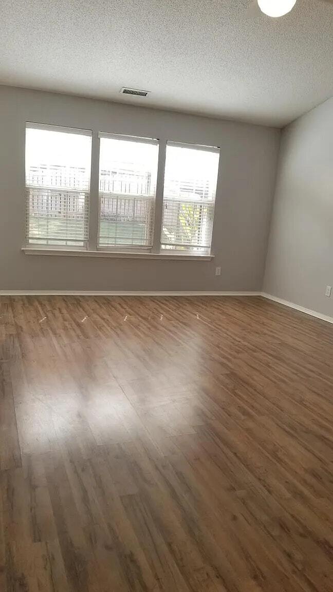 Building Photo - 6120 Crayford Dr