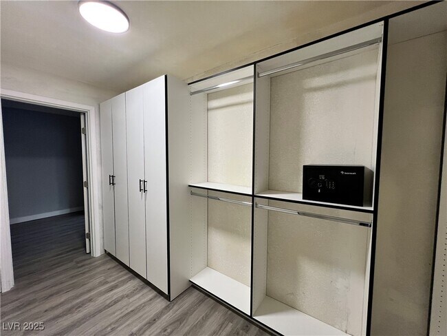 Building Photo - 3140 Hebard Dr