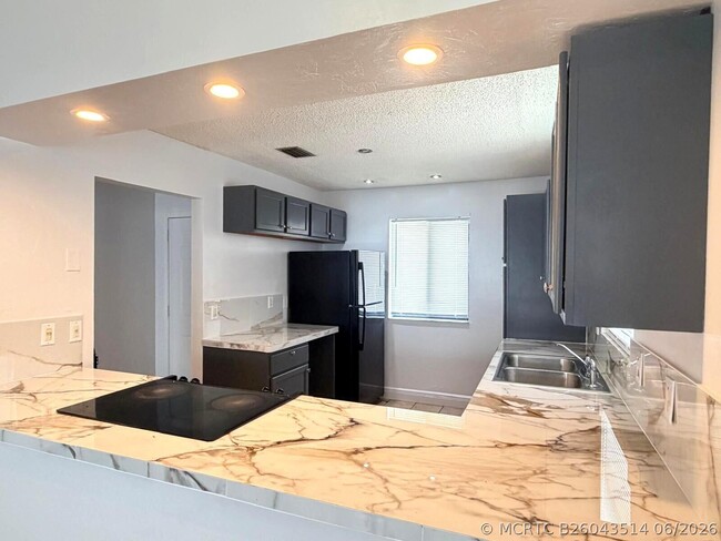 Building Photo - 3808 Inlet Cir