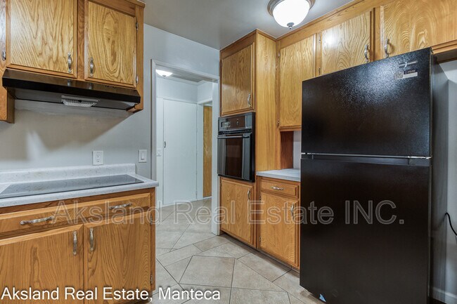 Building Photo - 3007 W Lathrop Rd