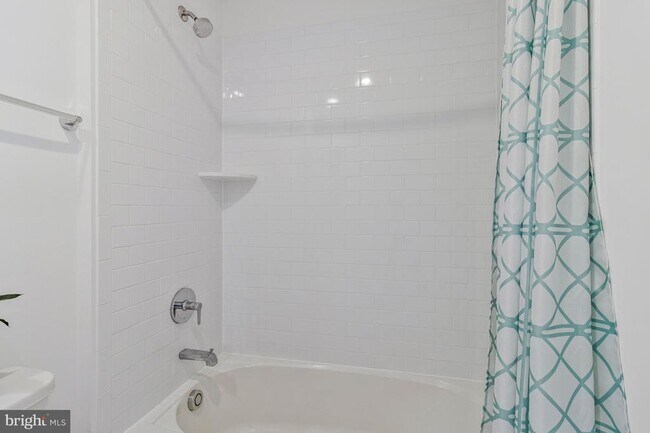 Building Photo - 40 Mural Walk NE