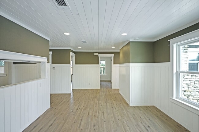 Building Photo - 442 Rothe Loop