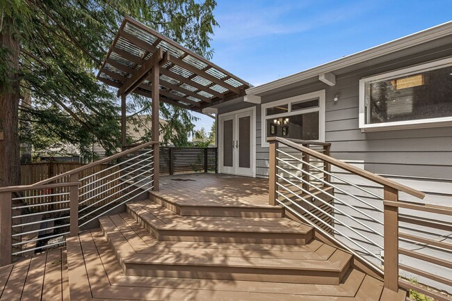 Building Photo - Beautifully Remodeled 3 Bed/2 Bath Edmonds...