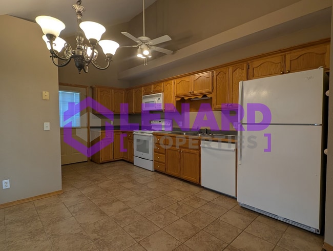 Building Photo - 714 Pinhook Dr