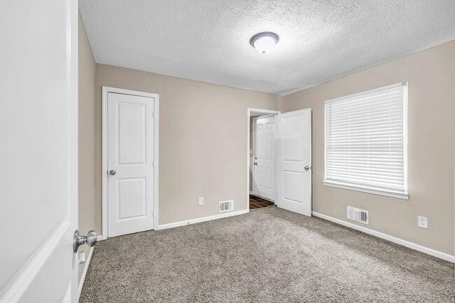 Building Photo - 245 Bromack Dr SE