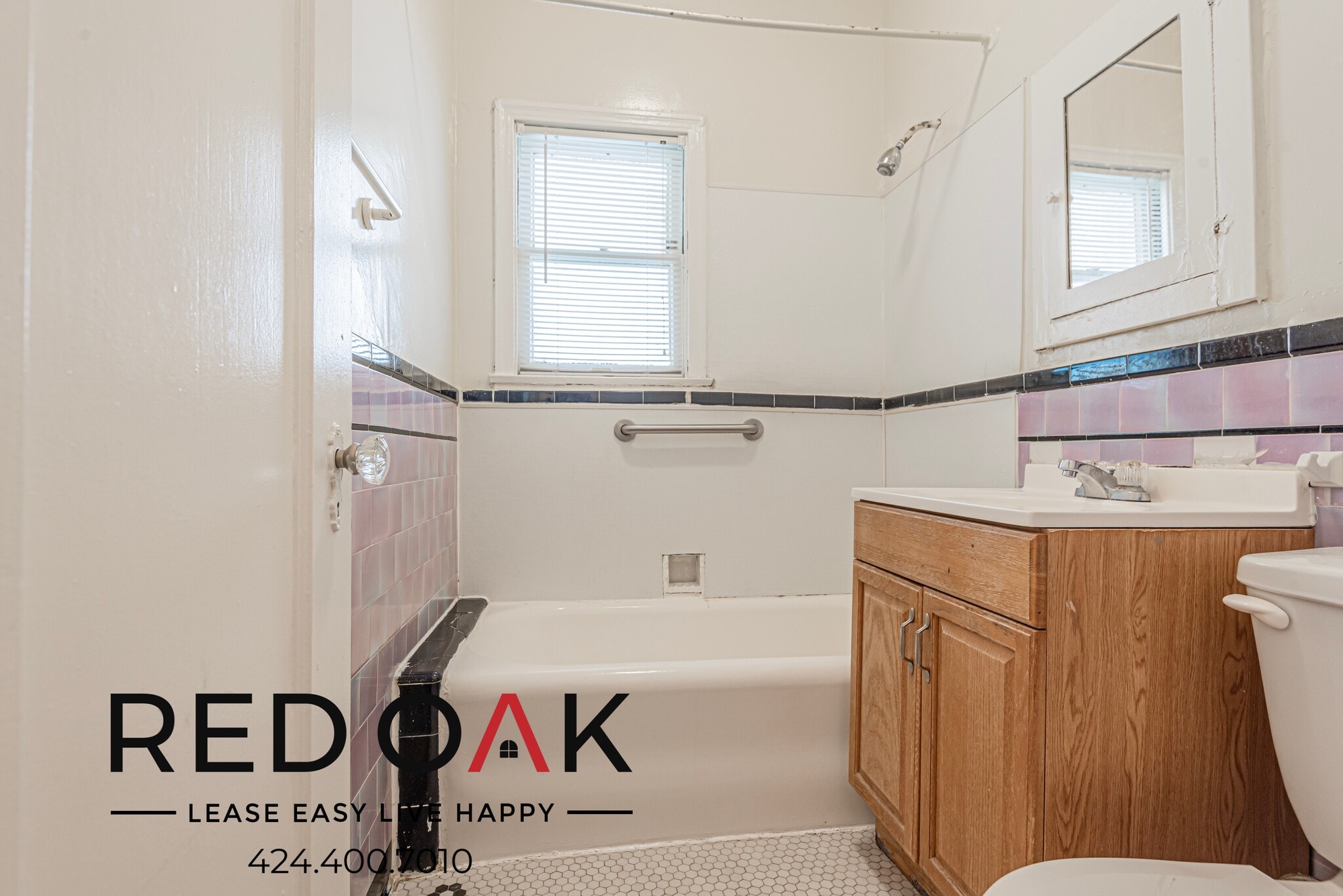 Building Photo - 603 S Cochran Ave