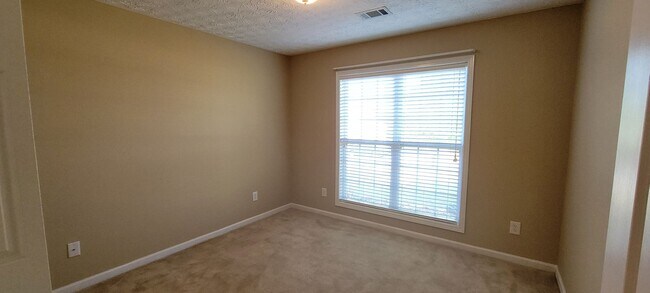 Building Photo - 4 Bedroom/ 2 Bath Home close to Fort Benning