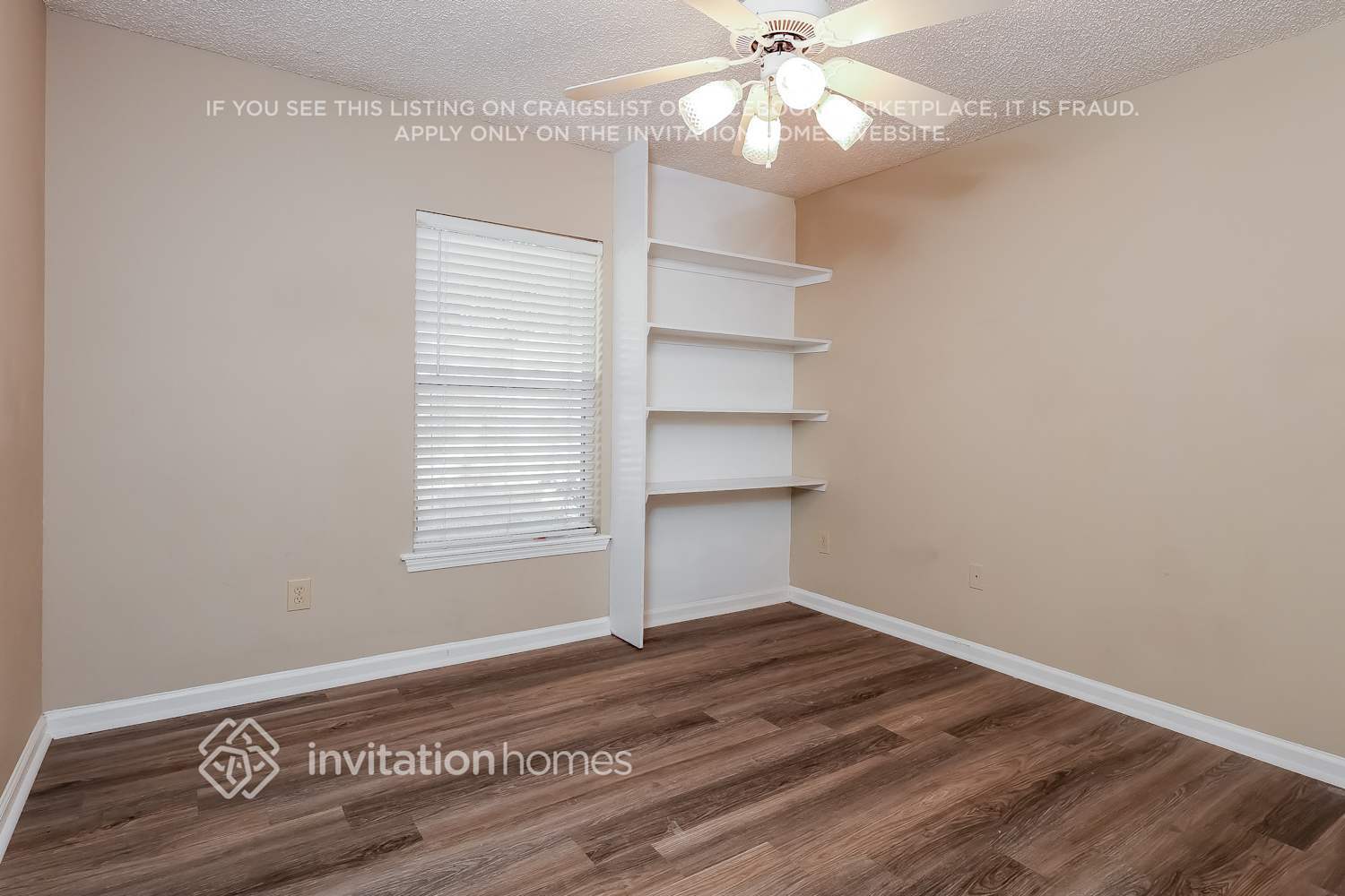 Building Photo - 11836 Lake Fern Dr