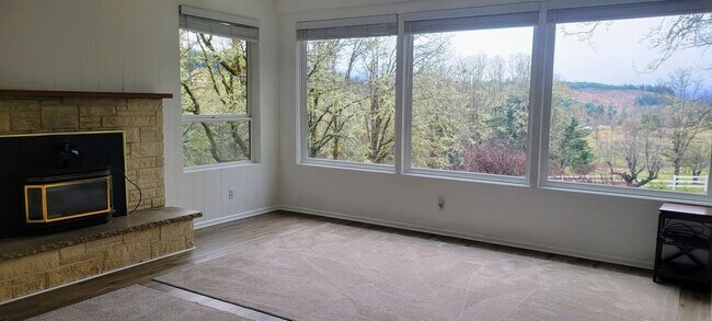 Building Photo - Amazing Country Home 4 bed, 2 bath with Ga...