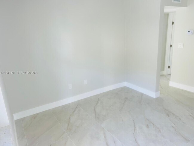 Building Photo - 932 NW 5th St