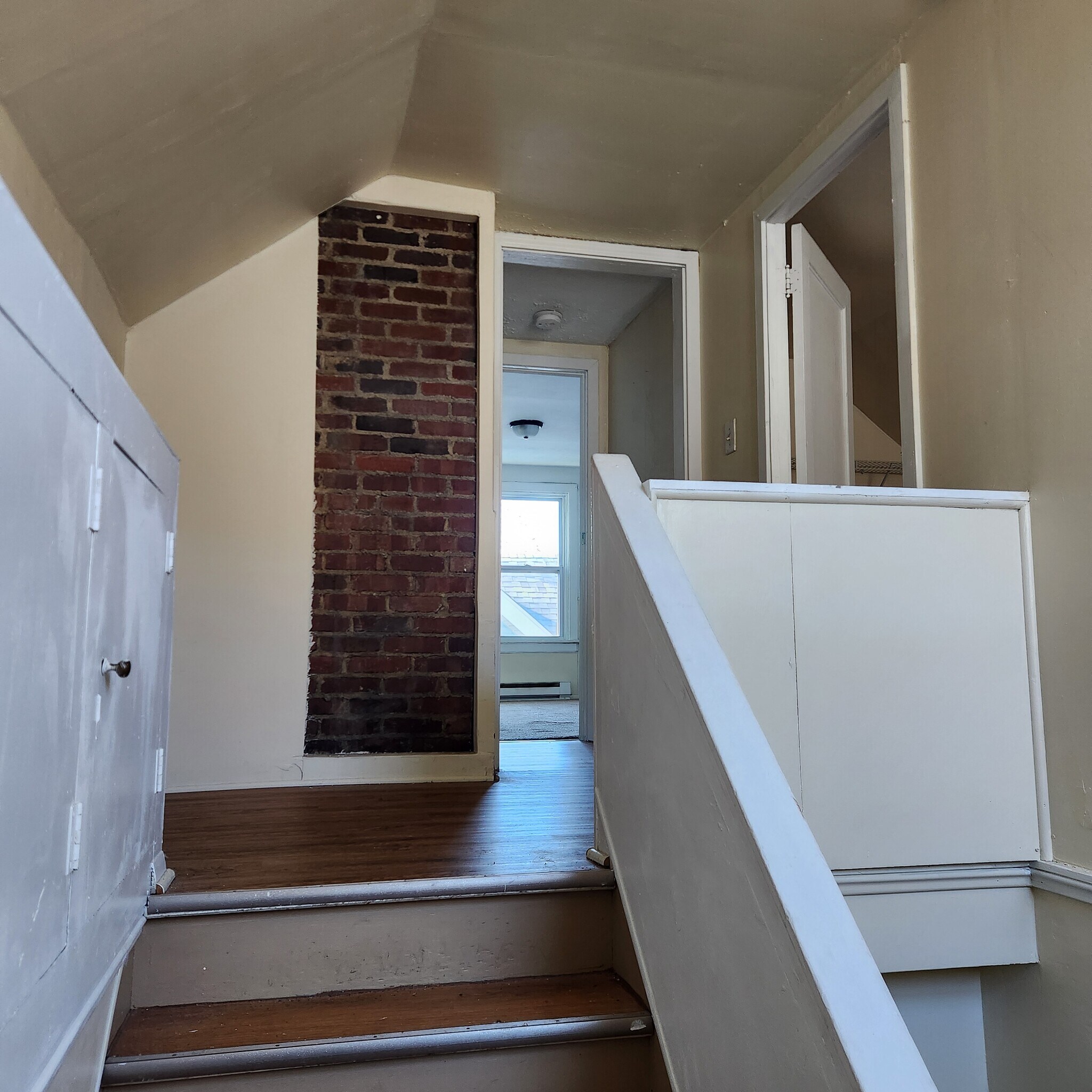 Building Photo - 896 Delia Ave