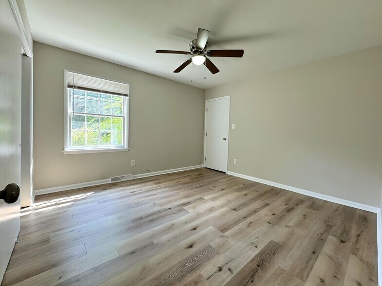 Building Photo - 4626 Highlake Dr