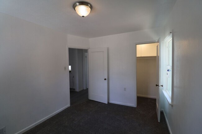 Building Photo - Reduced price