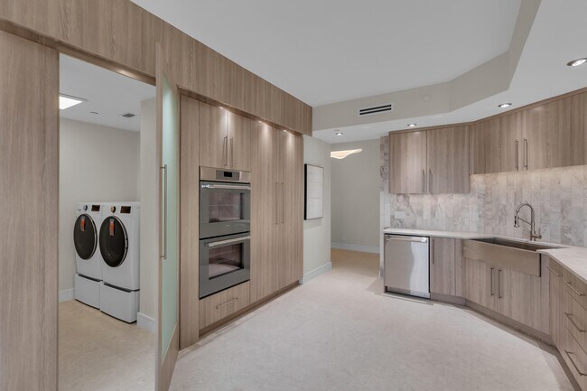 Building Photo - 7351 Promenade Dr